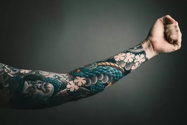 Může být tetování překážkou v získání práce? – ilustrativní obrázek | Zdroj: Pexels.com